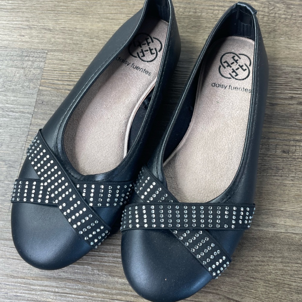 Daisy Fuentes Girls Black and Silver Slip on Flats, size girls 3